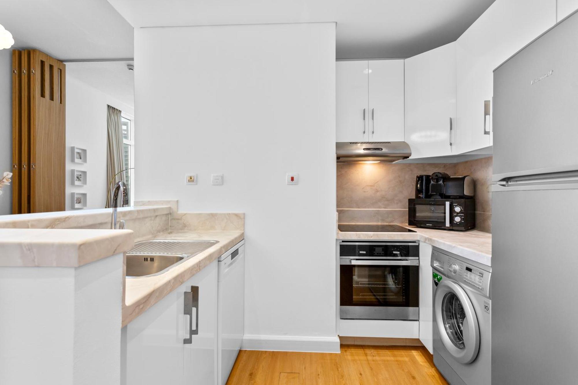 Upgraded 1 Bedroom In The Heart Of Marina