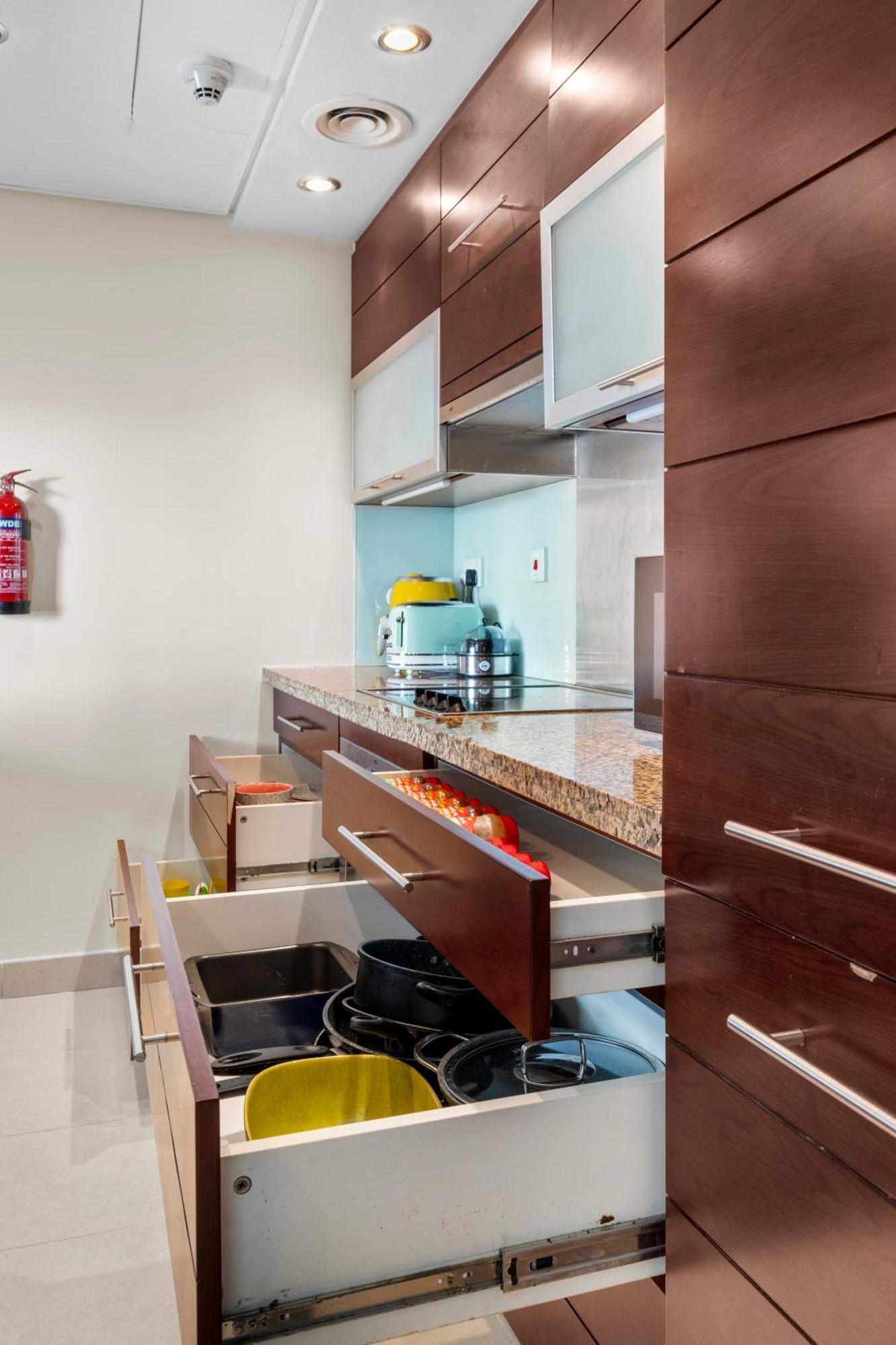 Stylish 1 Bedroom - Burj Khalifa View- 5Mn Walk To Dubai Mall-Apartment In Burj Views Tower Apartemen Dubai