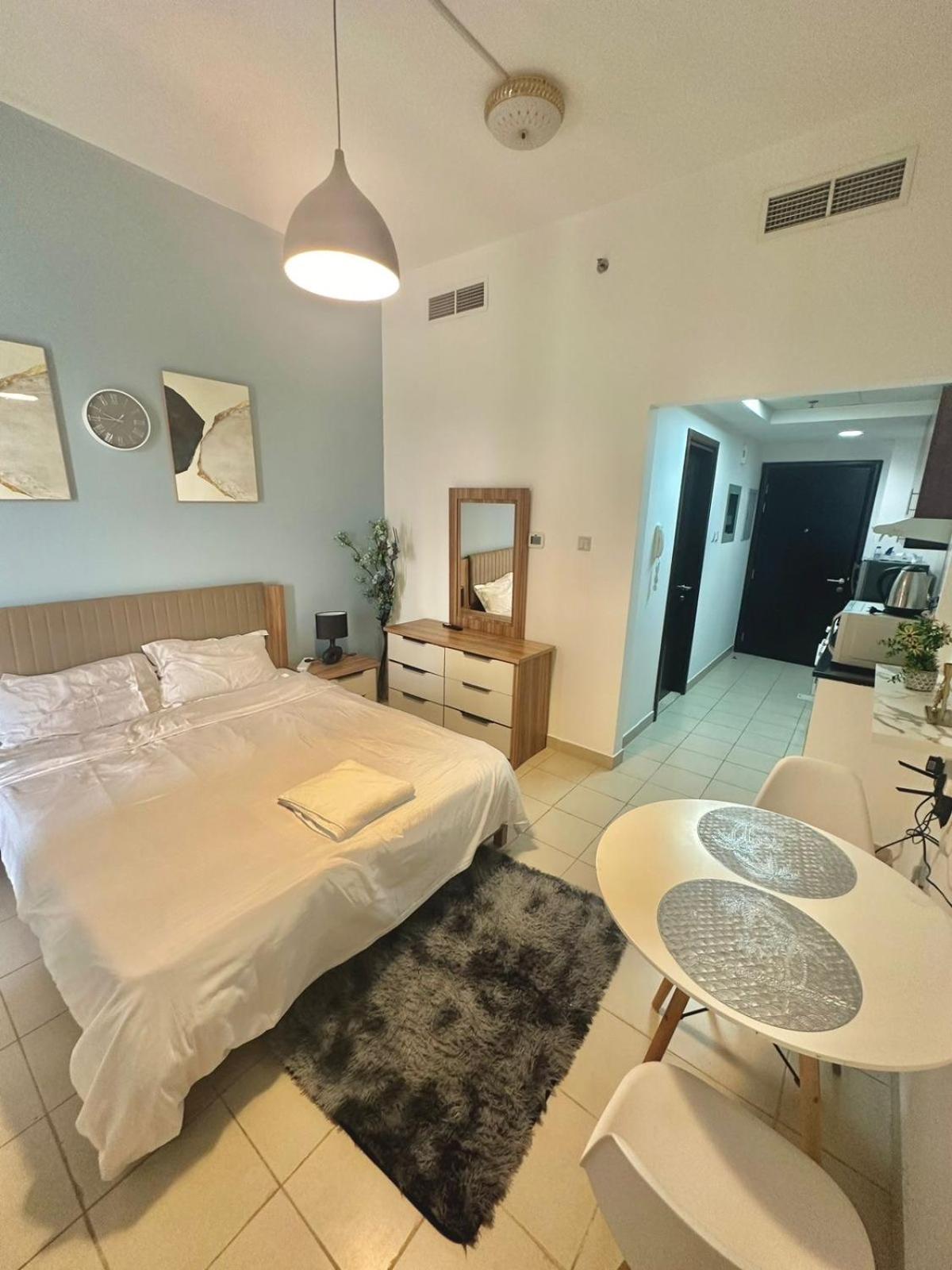 High-floor With Stunning View In Marina * Dubaï