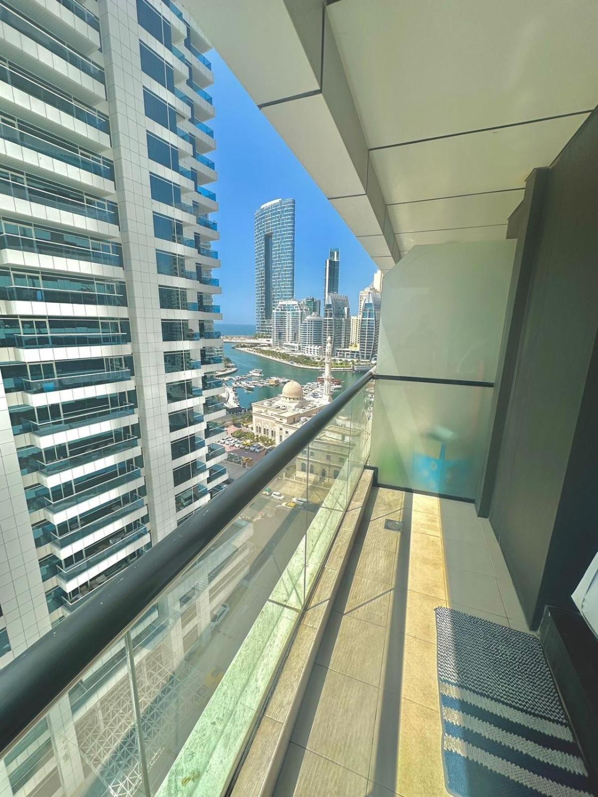 High-floor With Stunning View In Marina