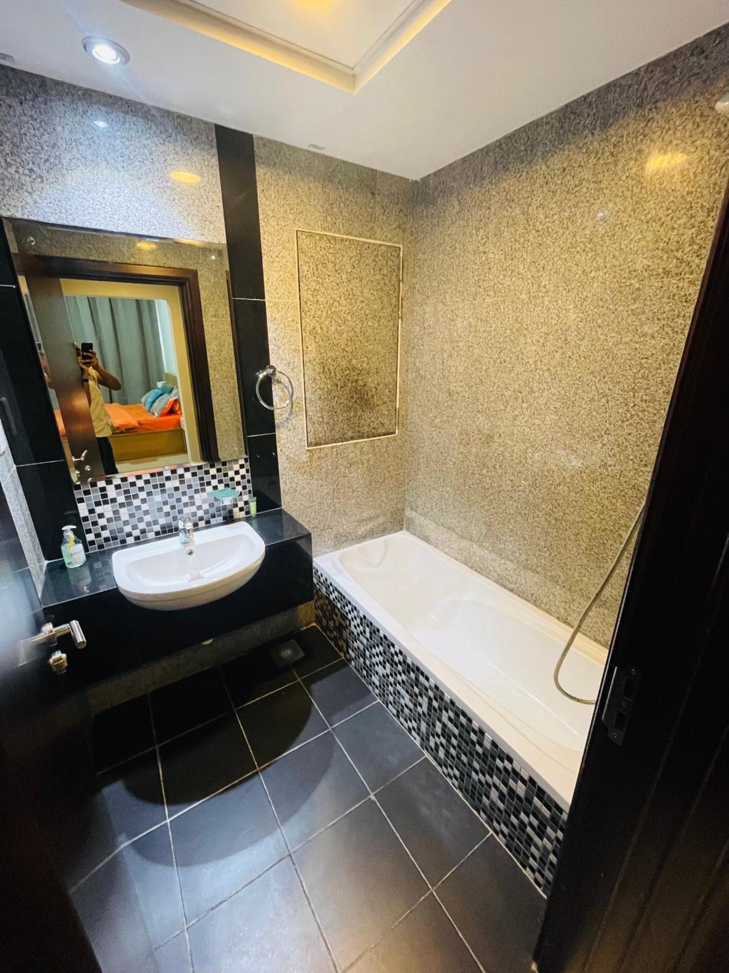 Stylish Fairview In Business Bay Canal View Marasi Drive Lägenhet