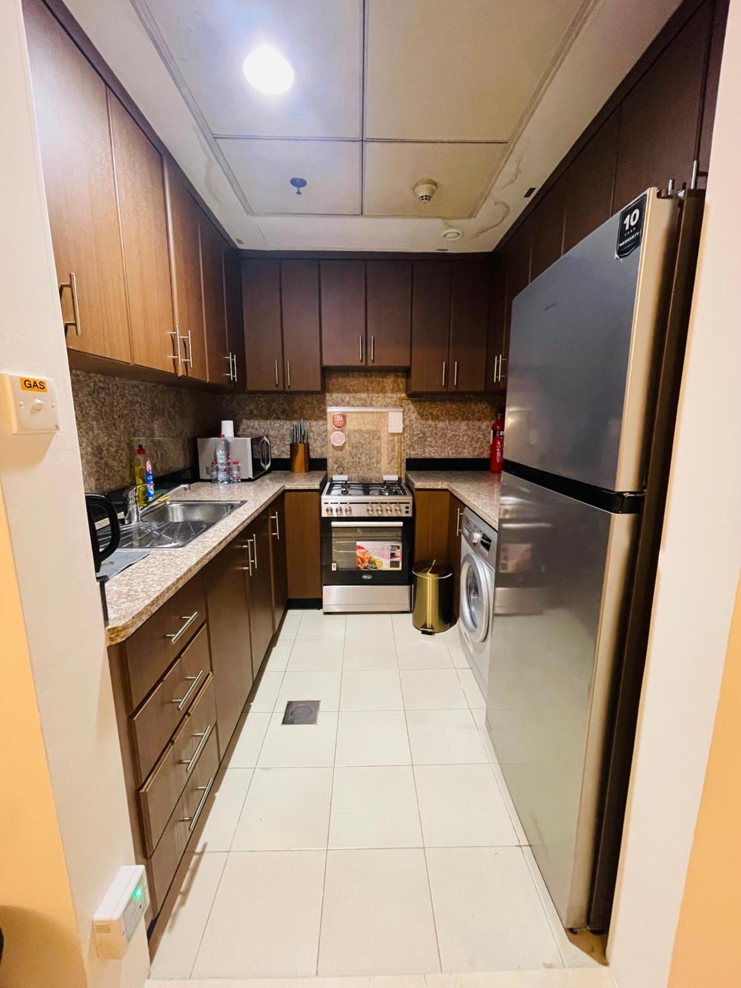 Stylish Fairview In Business Bay Canal View Marasi Drive Lägenhet *