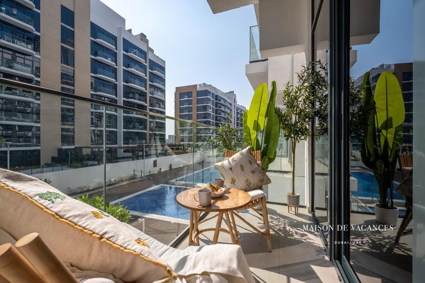 Spacious Boho Pool View *