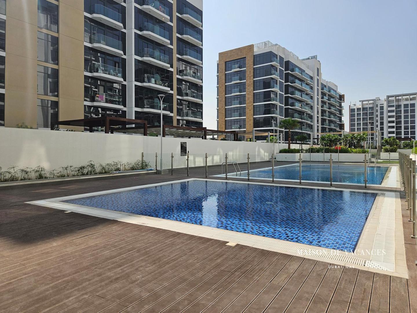 Spacious Boho Pool View Apartment *