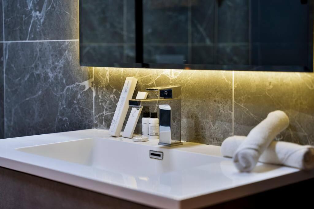First Class 2br Torch Luxury Haven Apartament Dubai