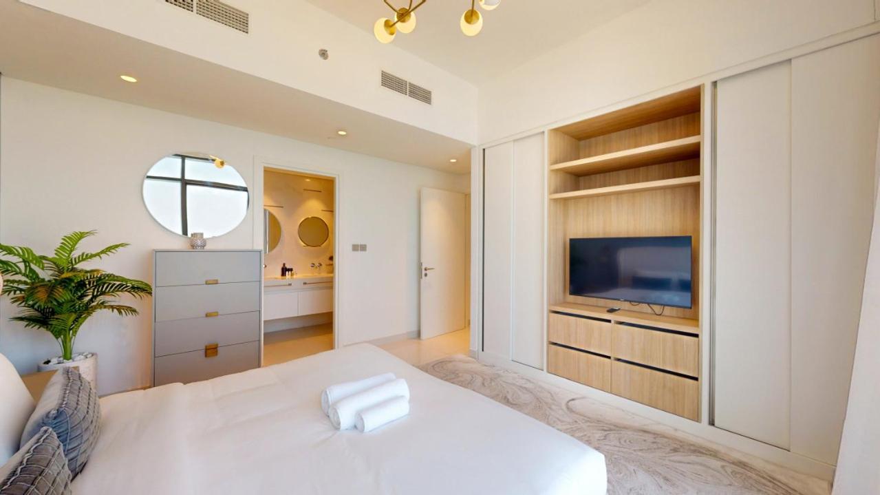 Vista - Luxurious Two Bedroom With Sea View *