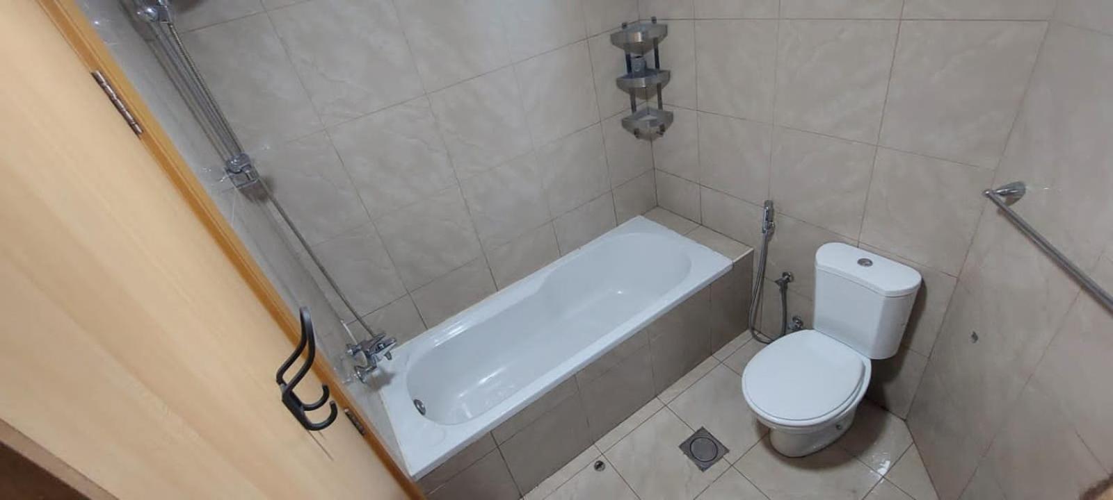 Lovely Spacious For Ladies In Marina للفتيات فقط Apartamento