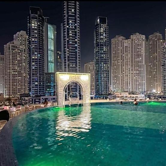 Address Marina Mall - Full Marina Views, Balcony, Kitchen & Parking