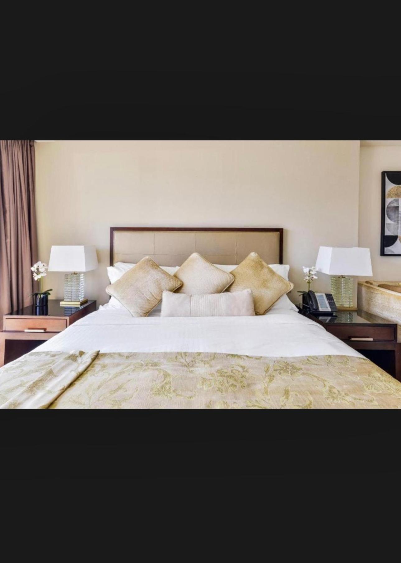 Address Marina Mall - Full Marina Views, Balcony, Kitchen & Parking
