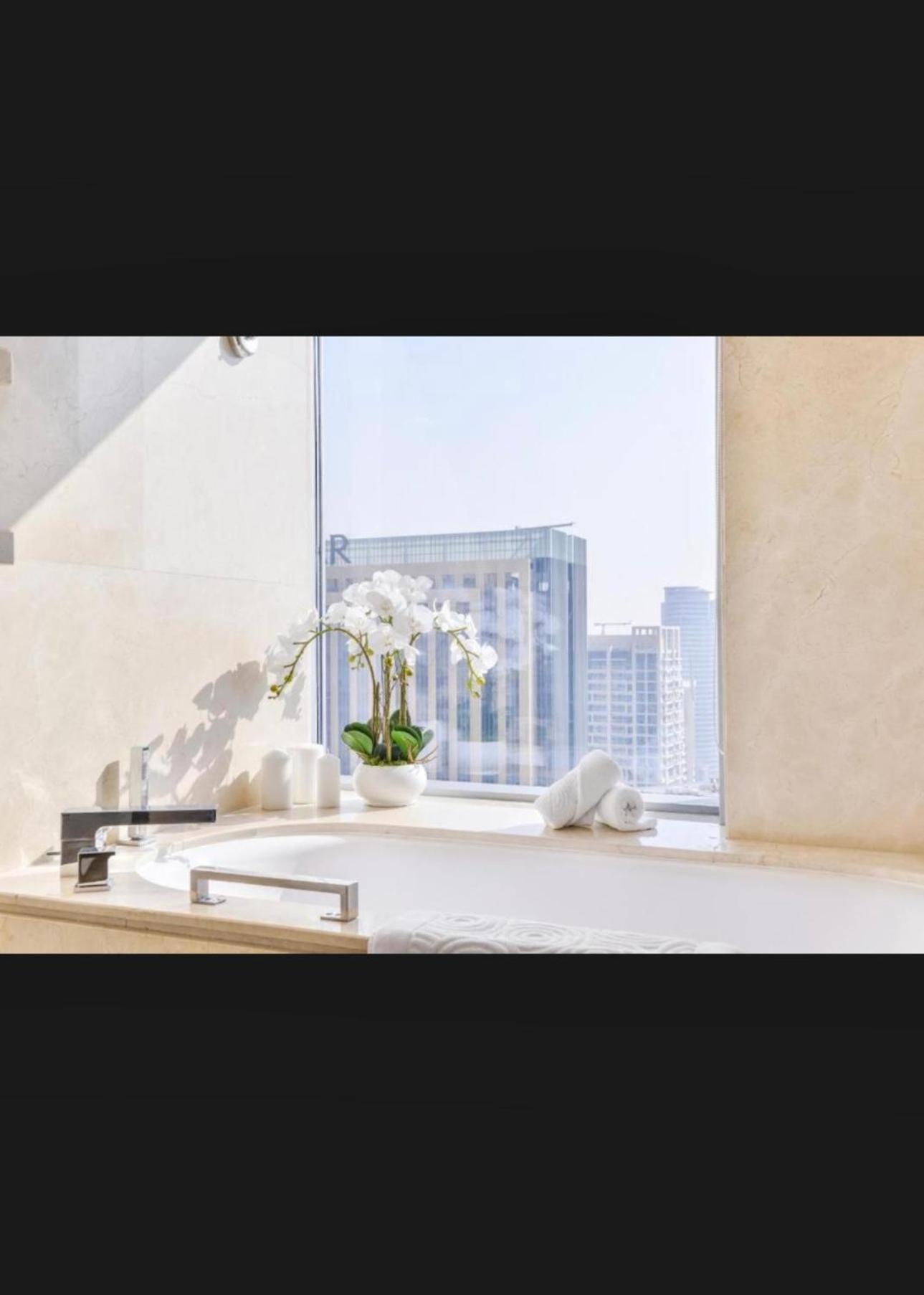 Apartamento Address Marina Mall - Full Marina Views, Balcony, Kitchen & Parking *