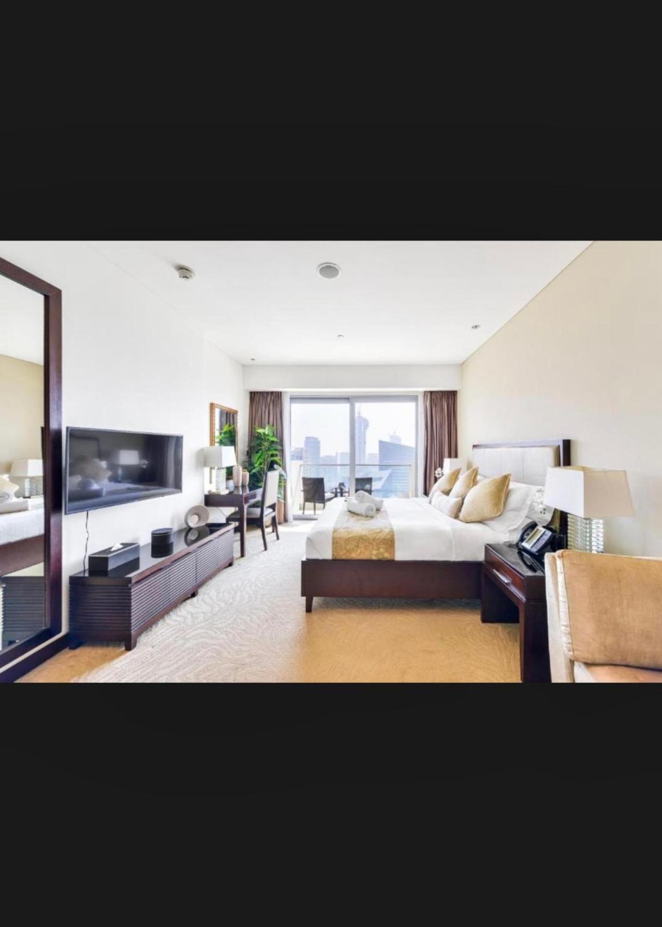 Address Marina Mall - Full Marina Views, Balcony, Kitchen & Parking *