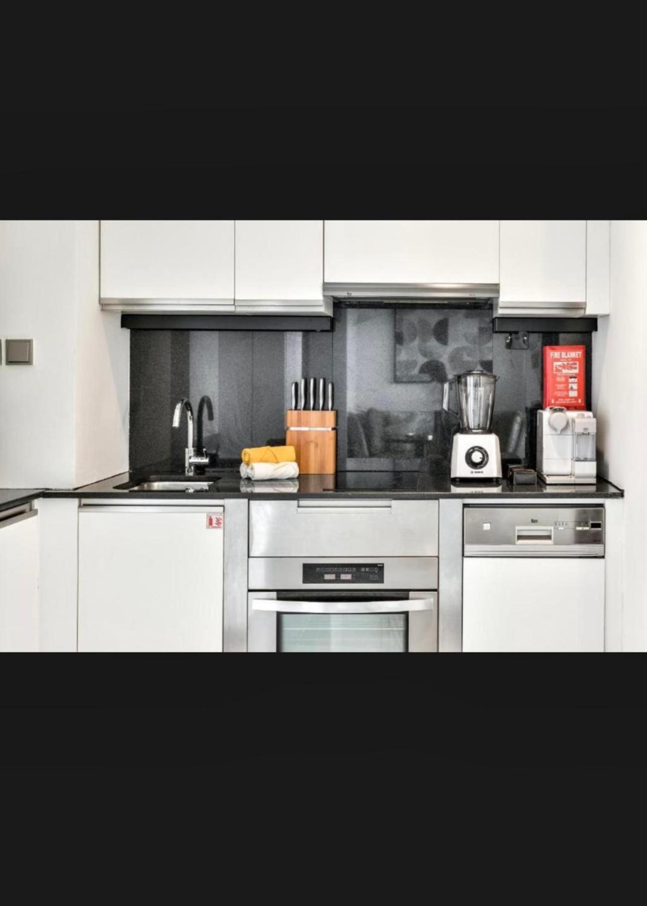 Address Marina Mall - Full Marina Views, Balcony, Kitchen & Parking