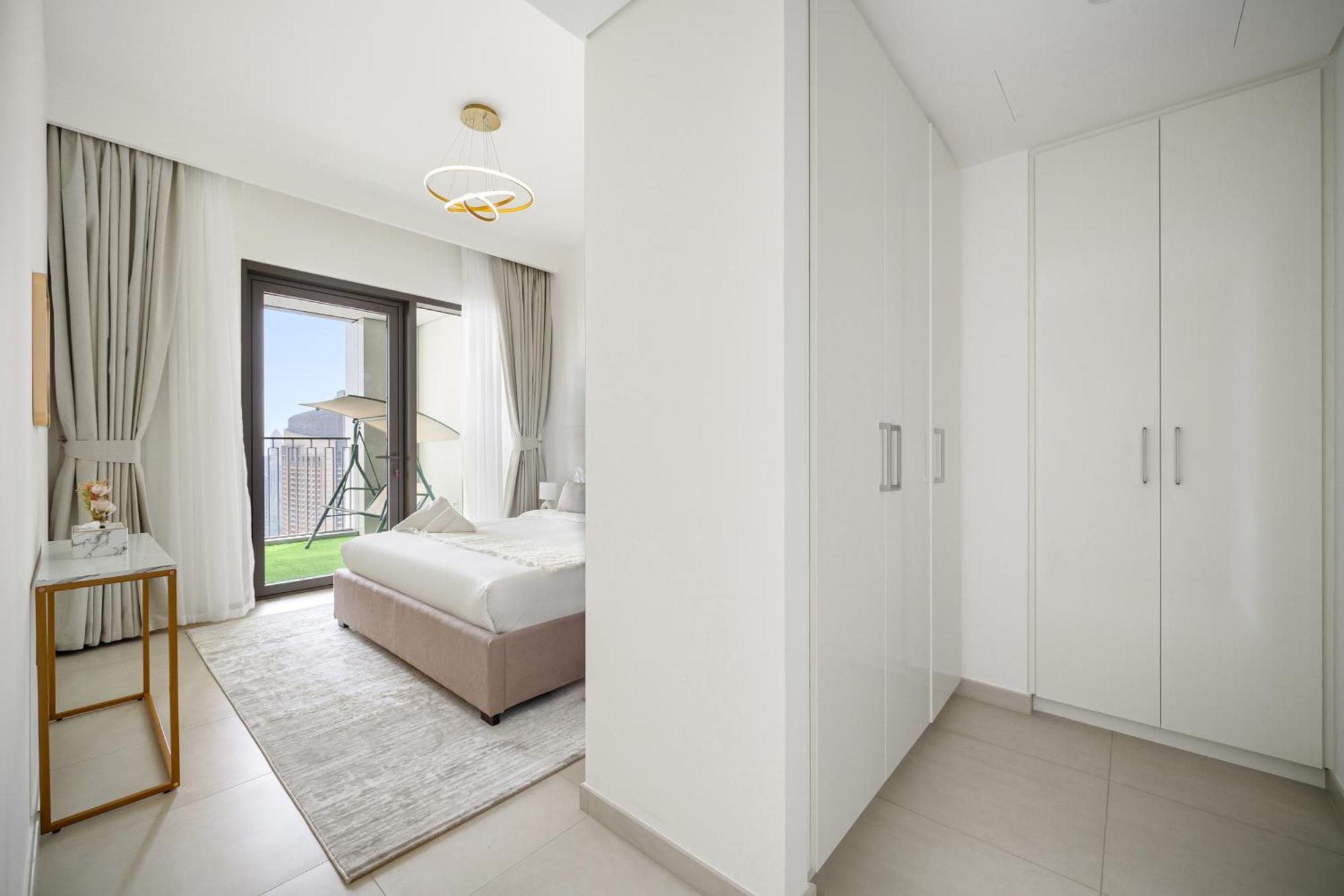 Burj View, Mall Walk, Big Pool Burj View Apartment Dubai