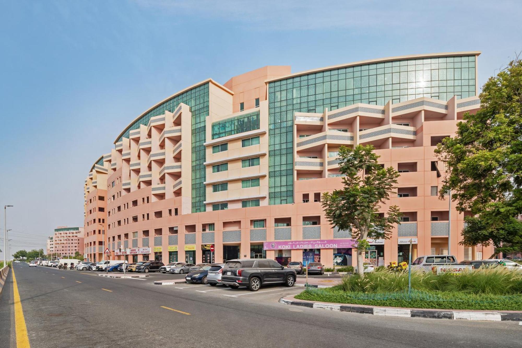 Sunny Perfect For Discovery Gardens * Dubai