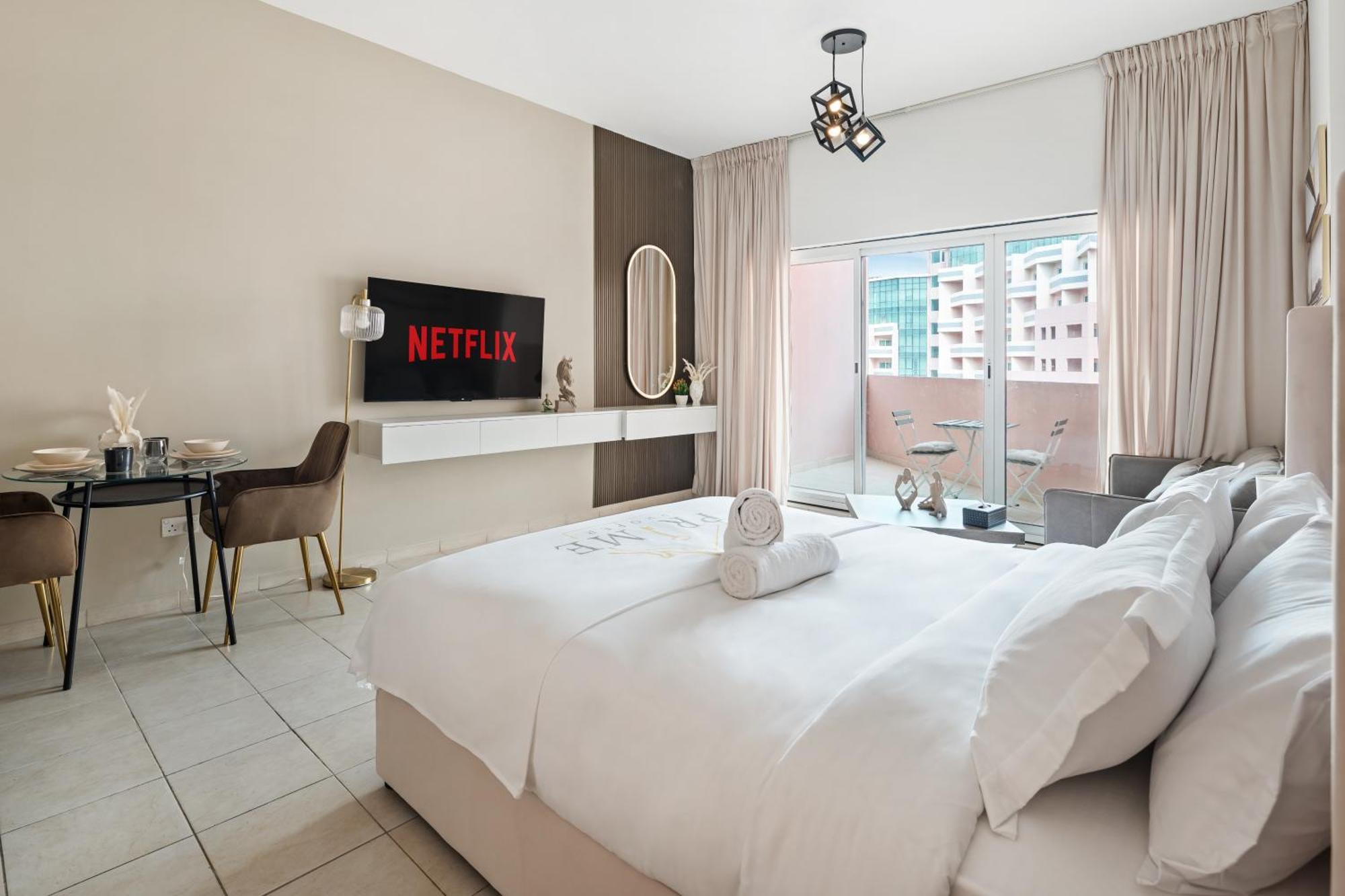Sunny Perfect For Discovery Gardens Appartement