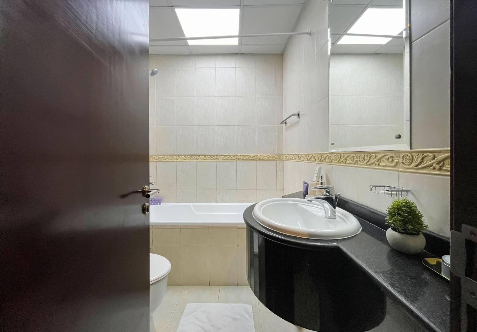 Appartement Livbnb-high Rise 1br With Balcony Near Barasti Dubaï