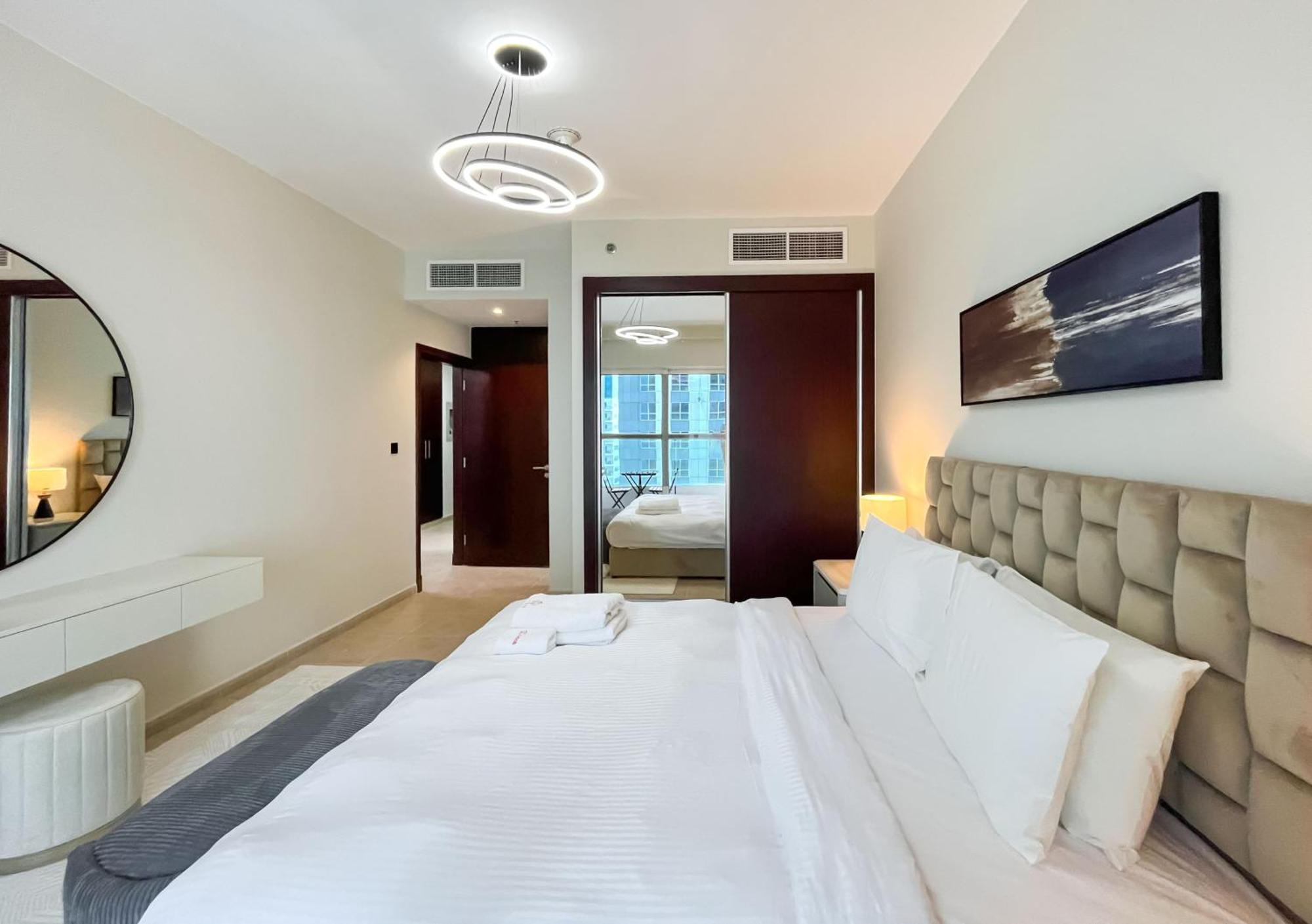 Livbnb-high Rise 1br With Balcony Near Barasti Appartement *
