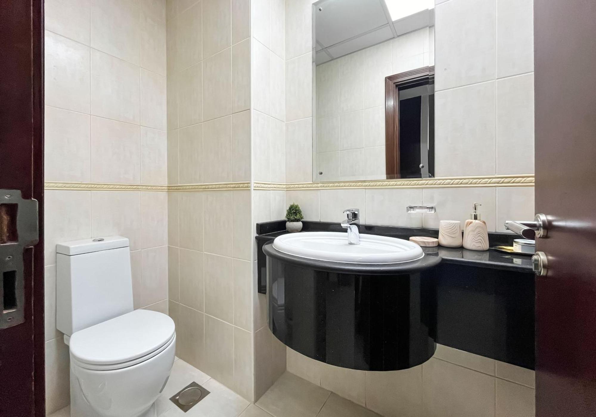 Livbnb-high Rise 1br With Balcony Near Barasti Appartement