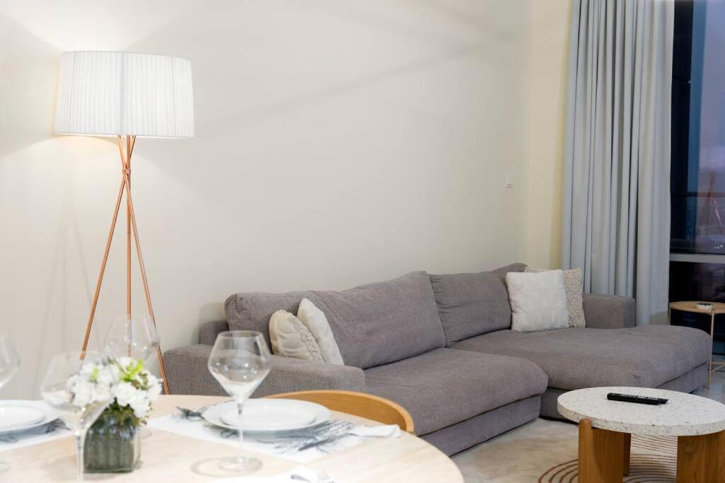 First Class 1br Captivating Views Apartment *