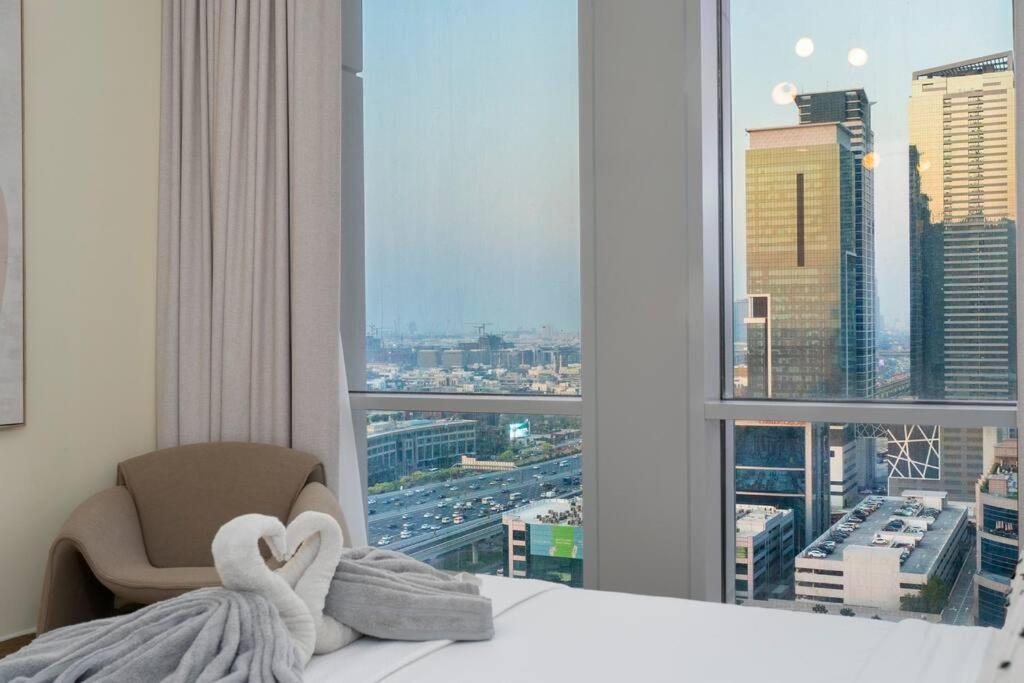 First Class 1br Captivating Views Apartment Dubai