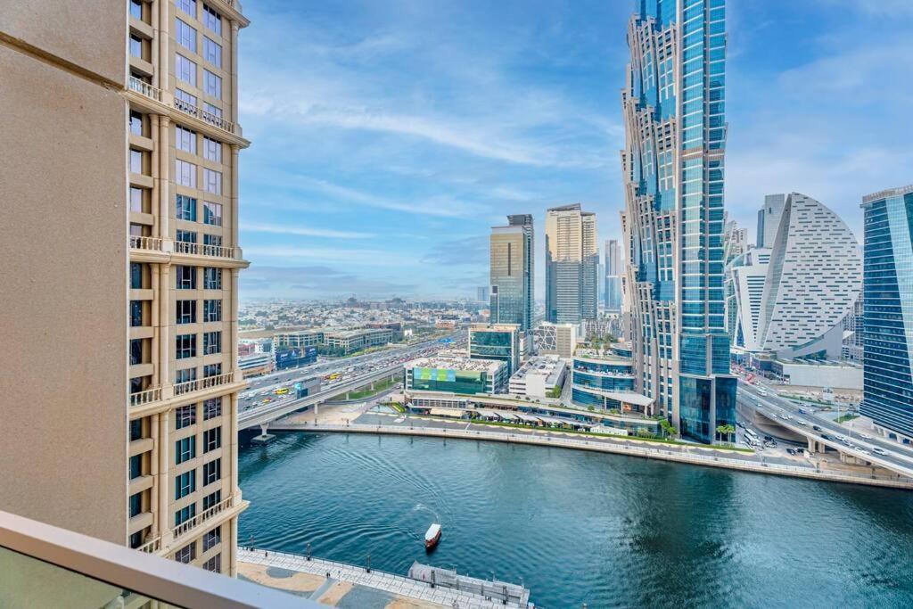 First Class 1br Captivating Views Apartment *