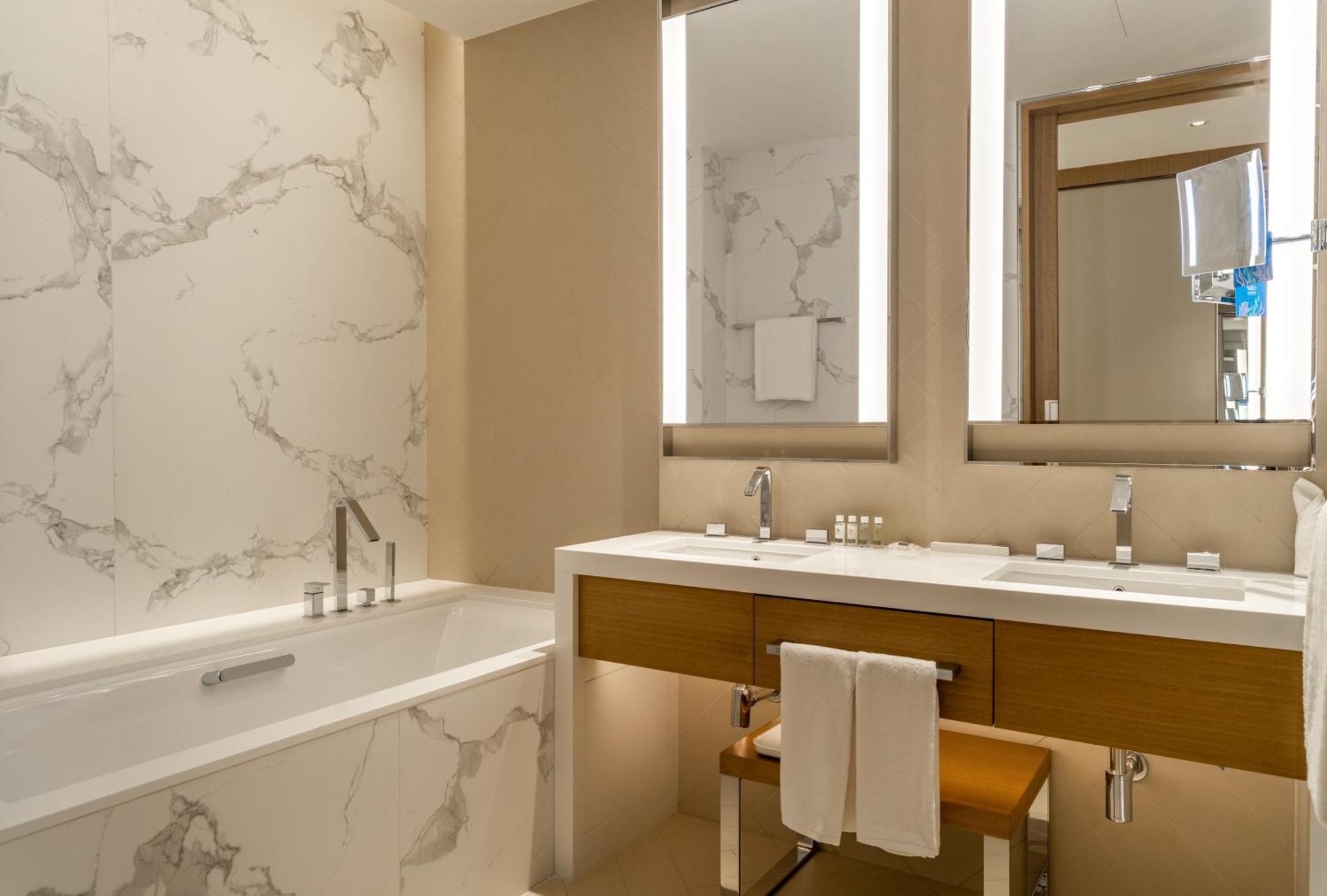 Opera 3br - 5 Mins To Mall With Burj View By Bms Appartement