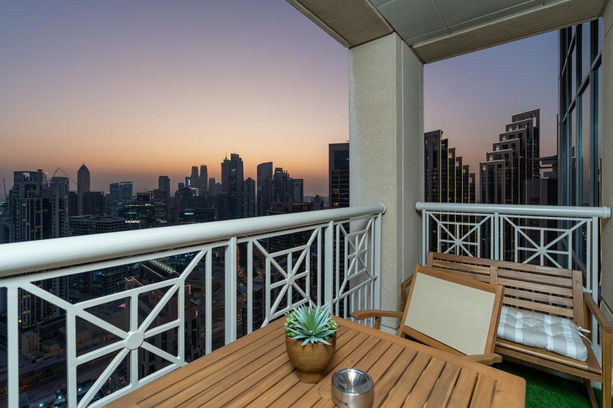 Luxury High Floor 1br With Full Burj Khalifa View By Lägenhet *