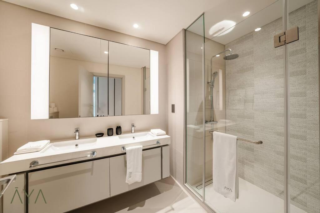 Luxurious 2-br At Sunrise Bay, Emaar Beachfront * Dubaï
