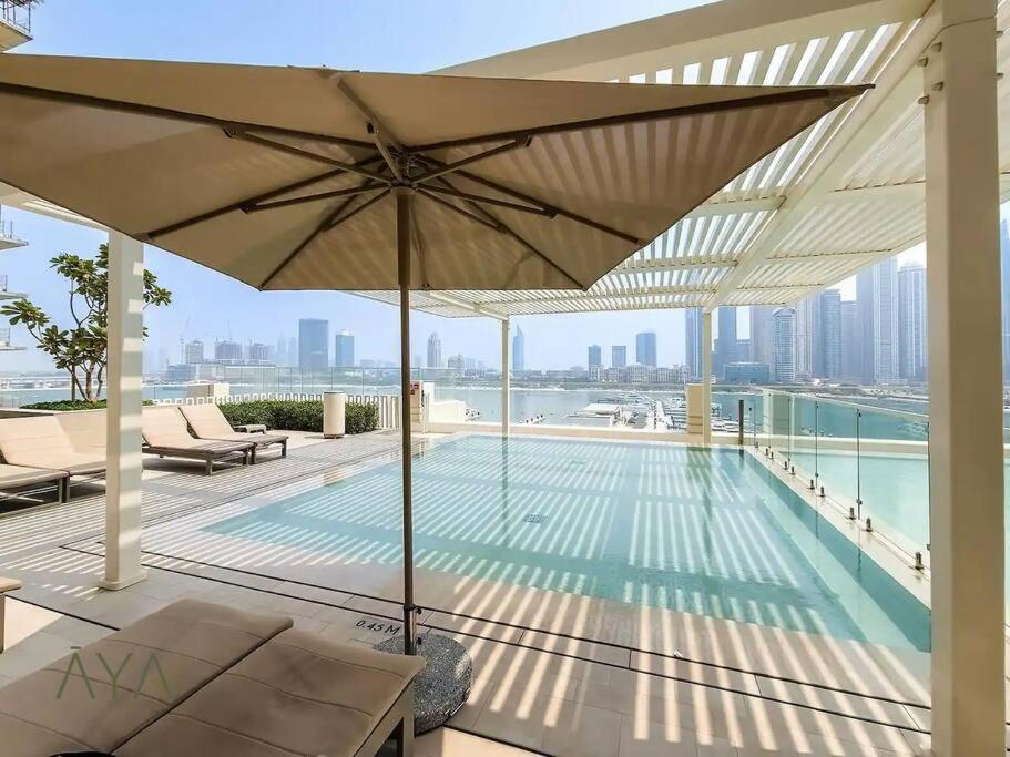 Luxurious 2-br At Sunrise Bay, Emaar Beachfront Dubaï
