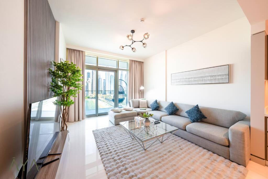 Luxurious 2-br At Sunrise Bay, Emaar Beachfront * Dubaï