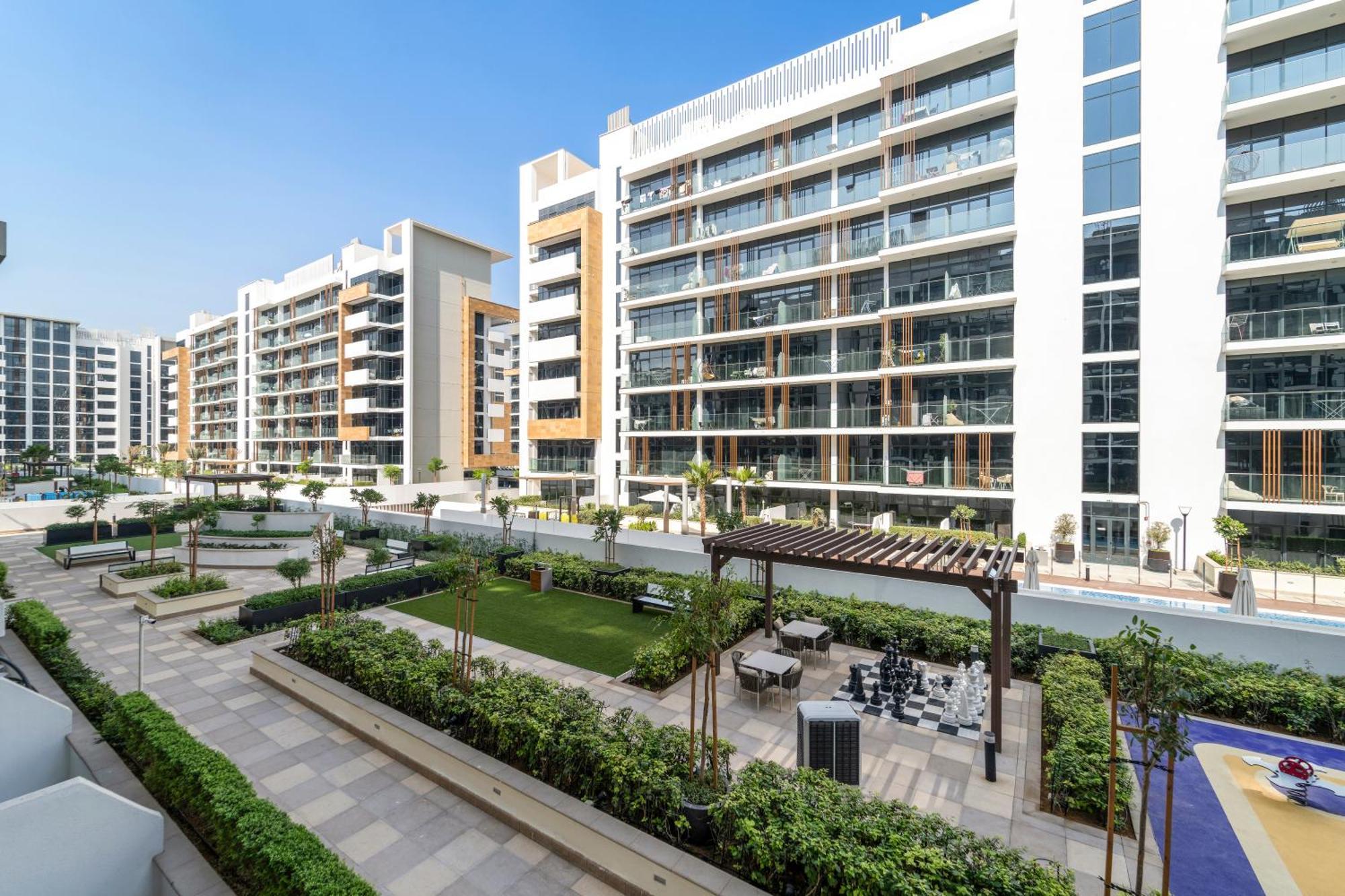 Azizi Riviera 28 Community View *