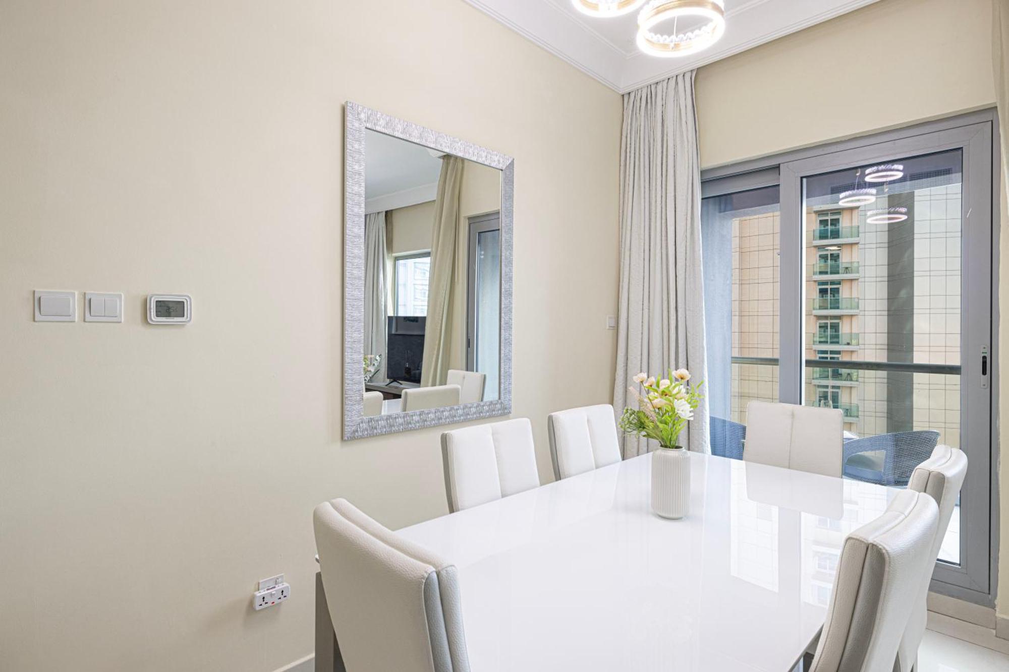Apartamento 3 Bedrooms In Damac Maison Mall Street! Burj Khalifa View! 2 Minute Walk To Mall! Dubai