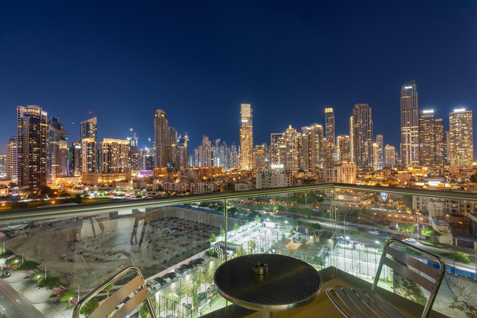 Apartamento Prime 2br With Balcony & Full Burj Khalifa Views Dubái