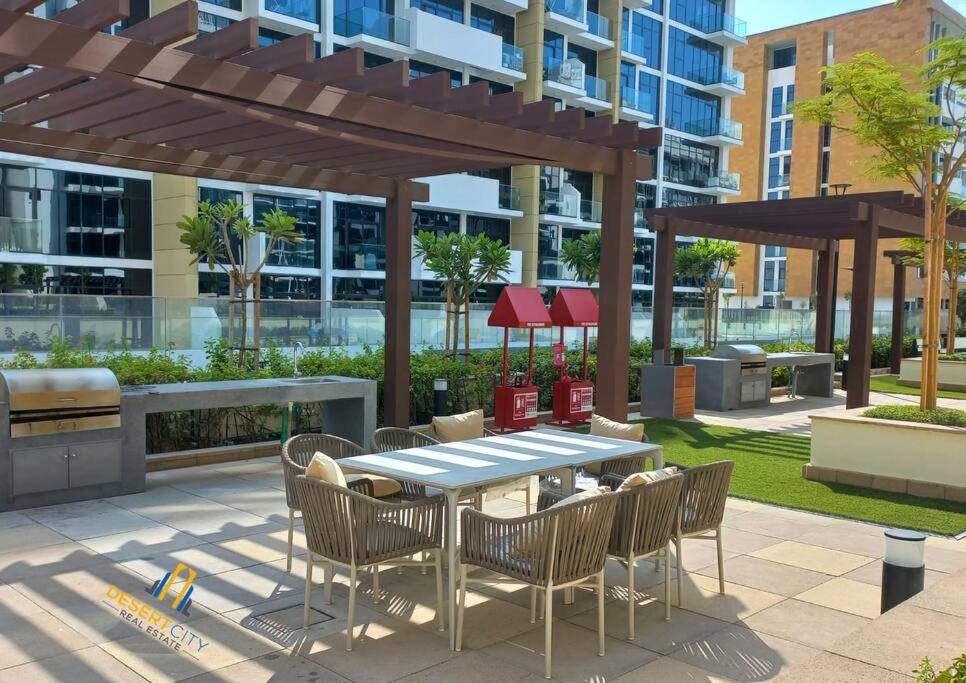 Fully Furnished One Bed In Meydan, Hosted By Desert Dubái