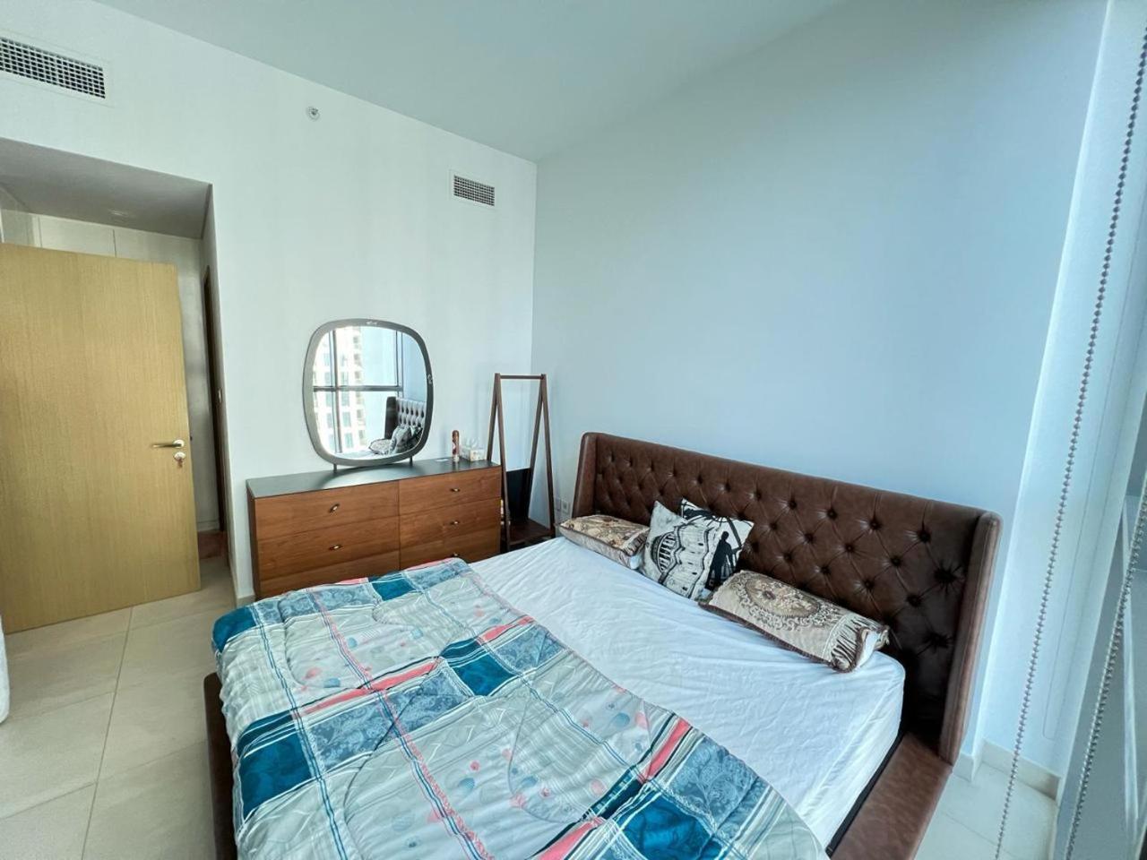 Apartment Downtown Views-access To Mall! Dubai
