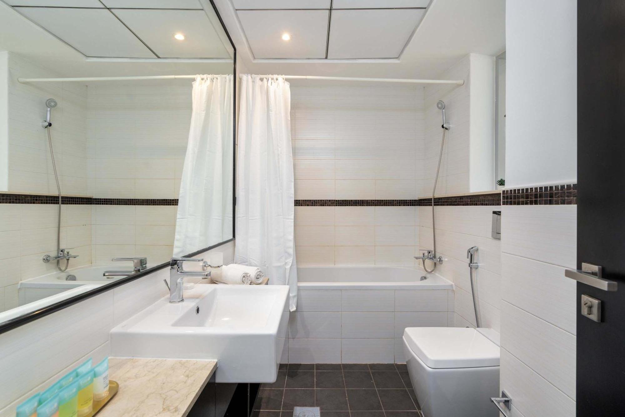 Apartment Sky View Marina - 2br - Private Beach - Cityapartmentstay *
