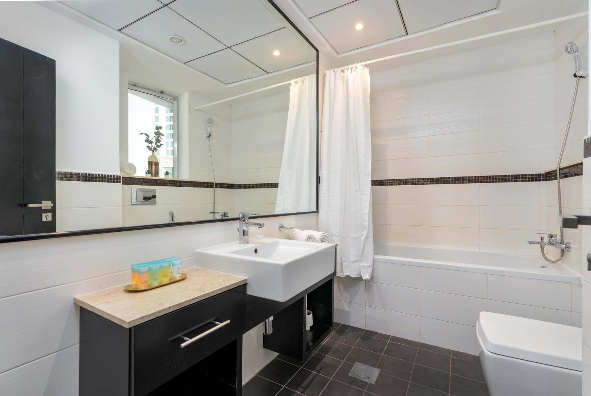 Sky View Marina - 2br - Private Beach - Cityapartmentstay Dubai
