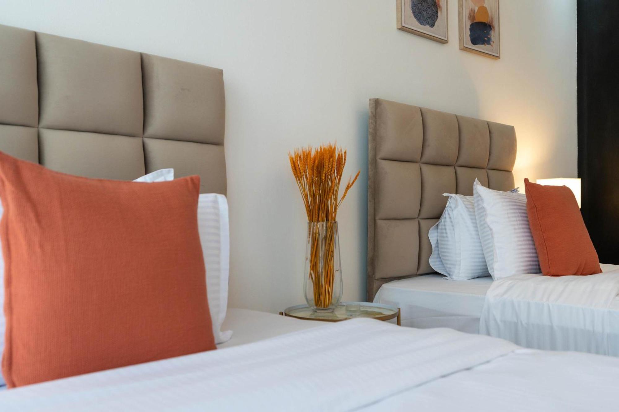 Sky View Marina - 2br - Private Beach - Cityapartmentstay *