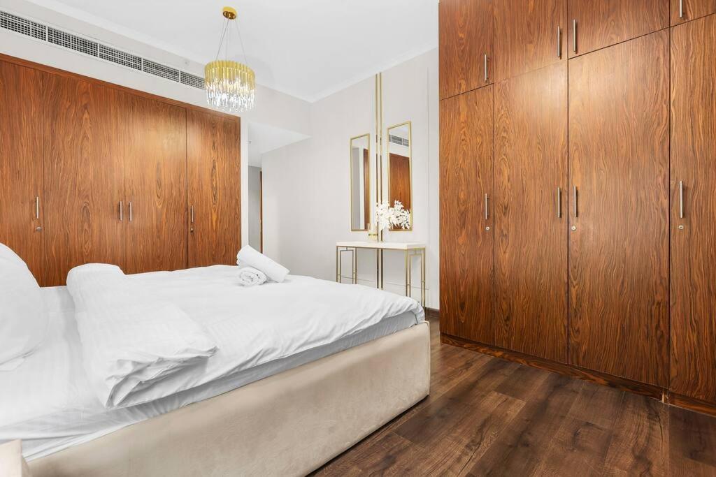 First Class 2br With Full Downtown Skyline View Appartement Dubaï