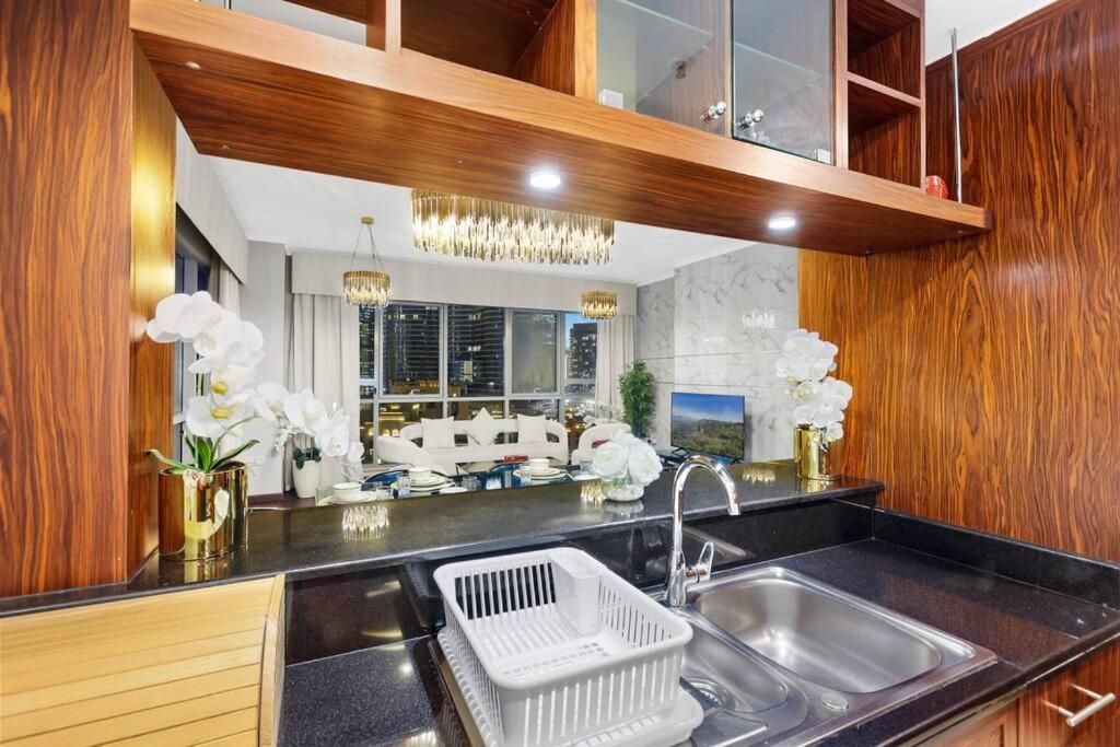 First Class 2br With Full Downtown Skyline View Appartement