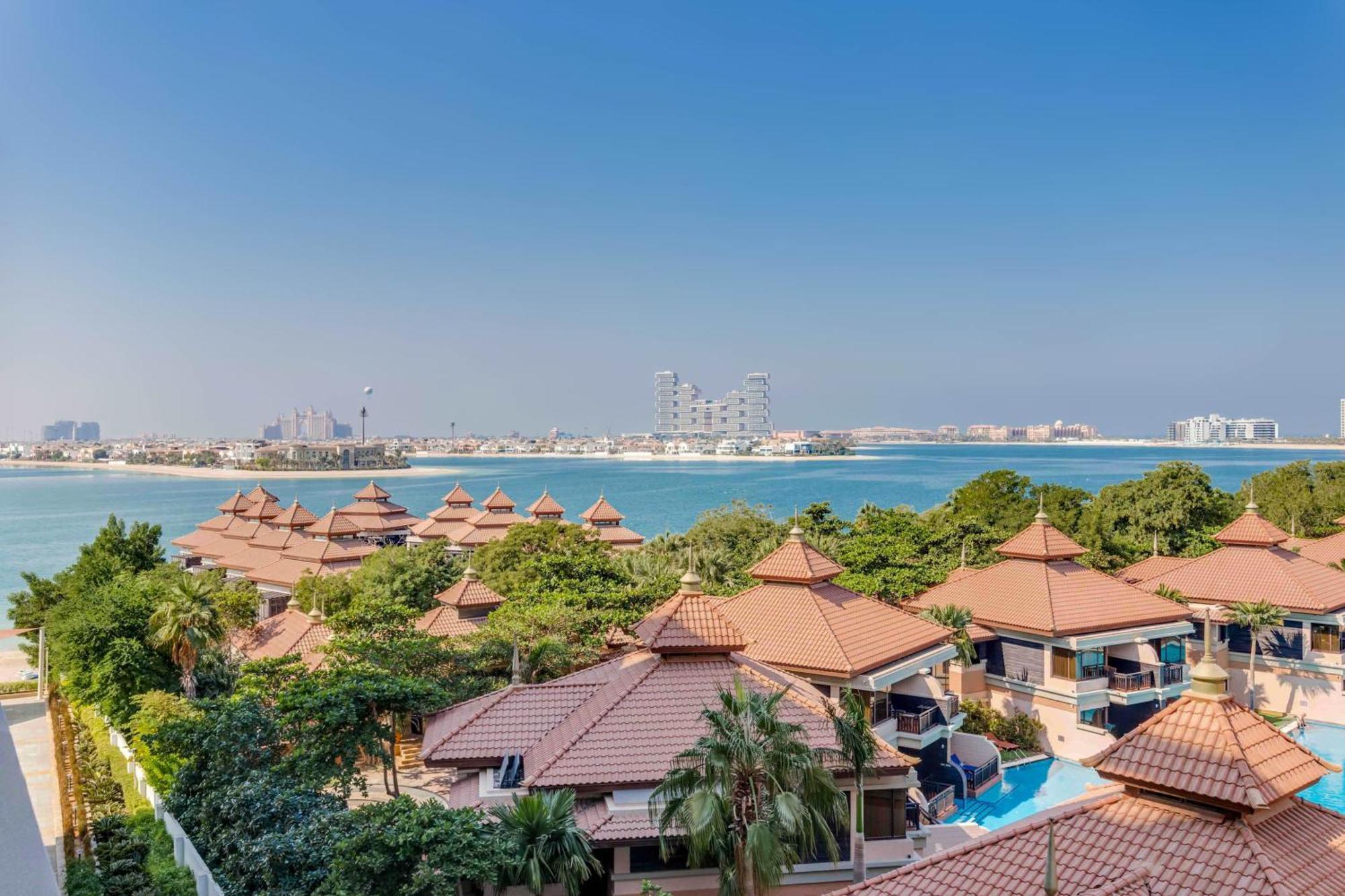 Luxury Azizi Mina Beachfront Apartment *