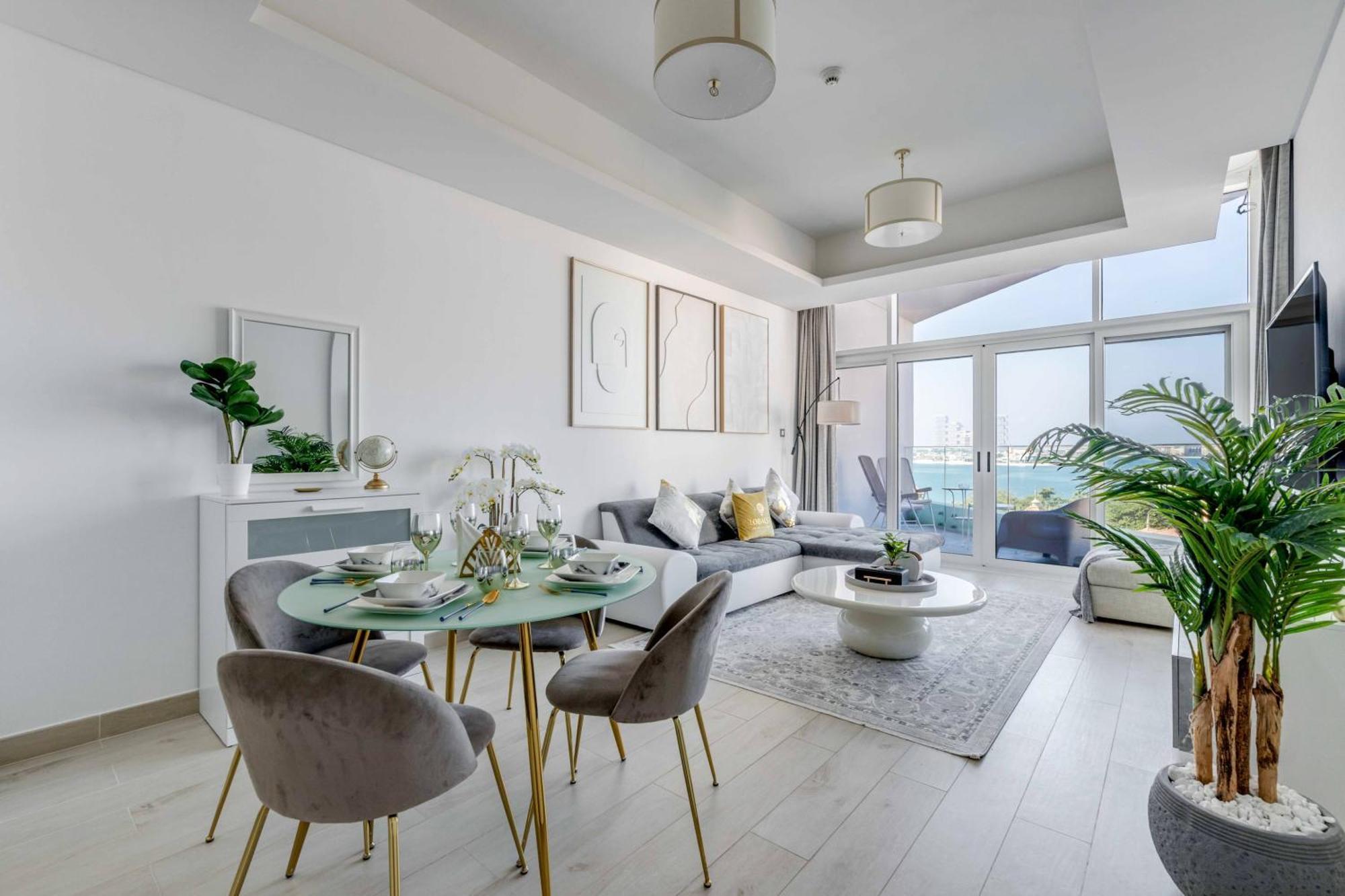 Apartment Luxury Azizi Mina Beachfront *