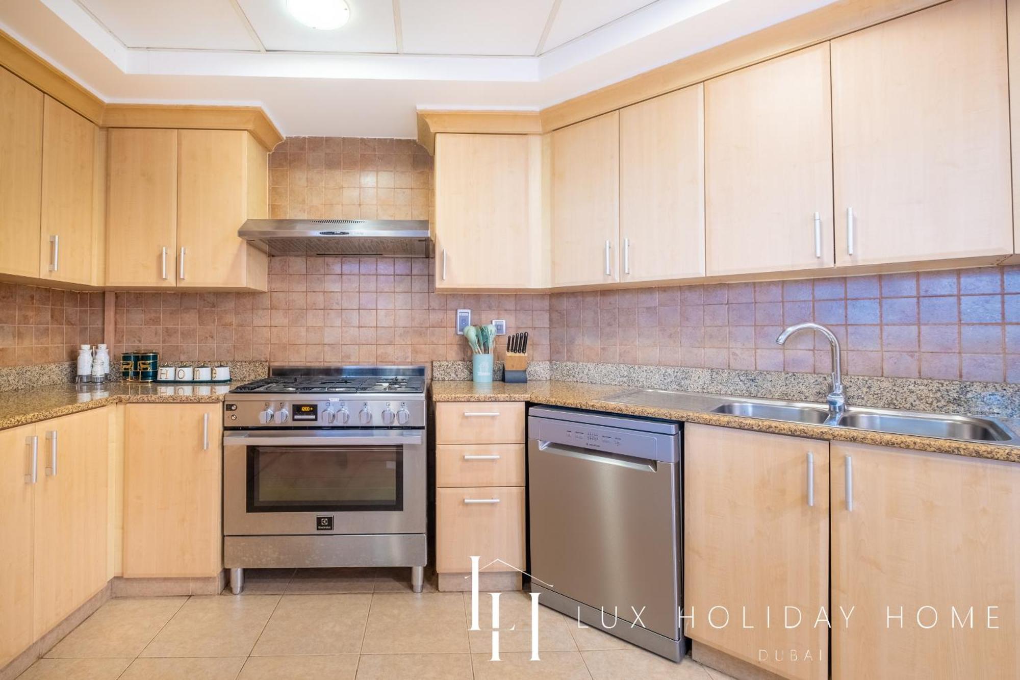 Apartemen Lux - The Shoreline Penthouse *