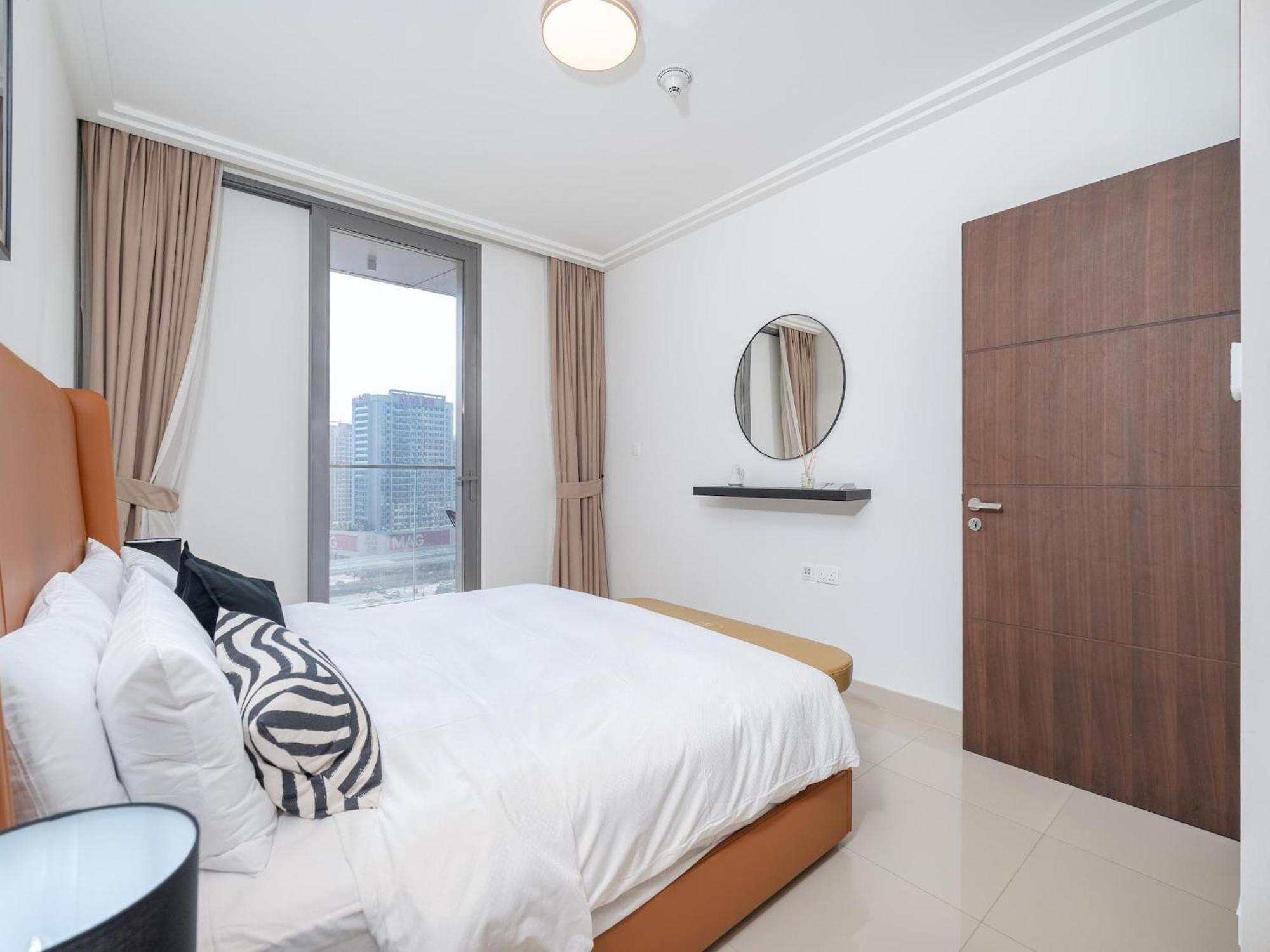 Luxurious Stylish Across Mall Burj Khalifa City Views Appartamento Dubai