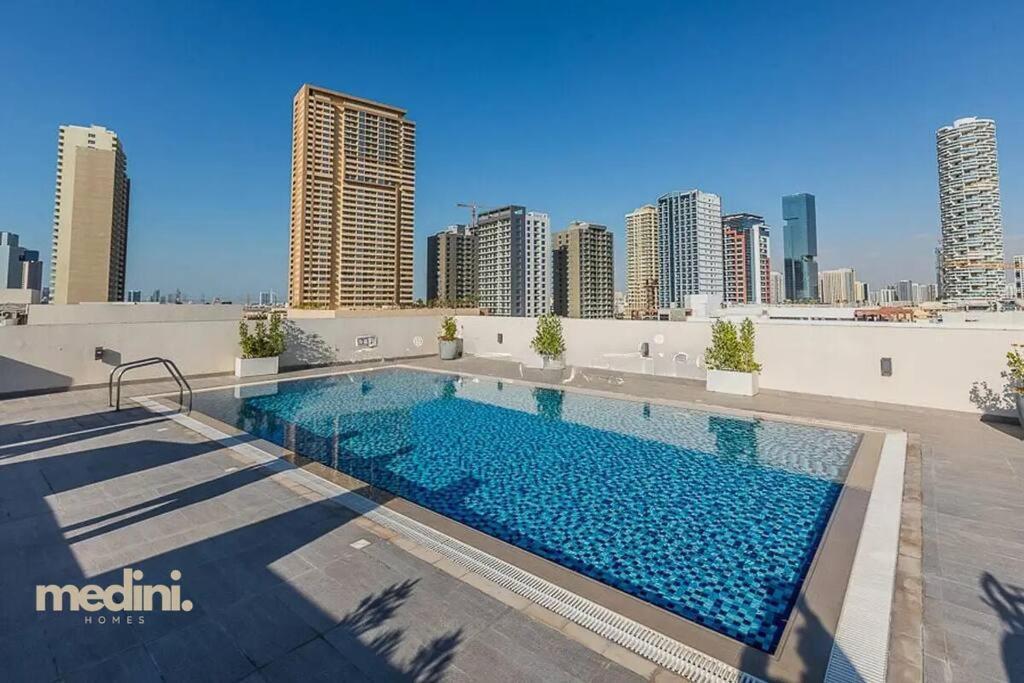 Large In Jvc - * Dubaï