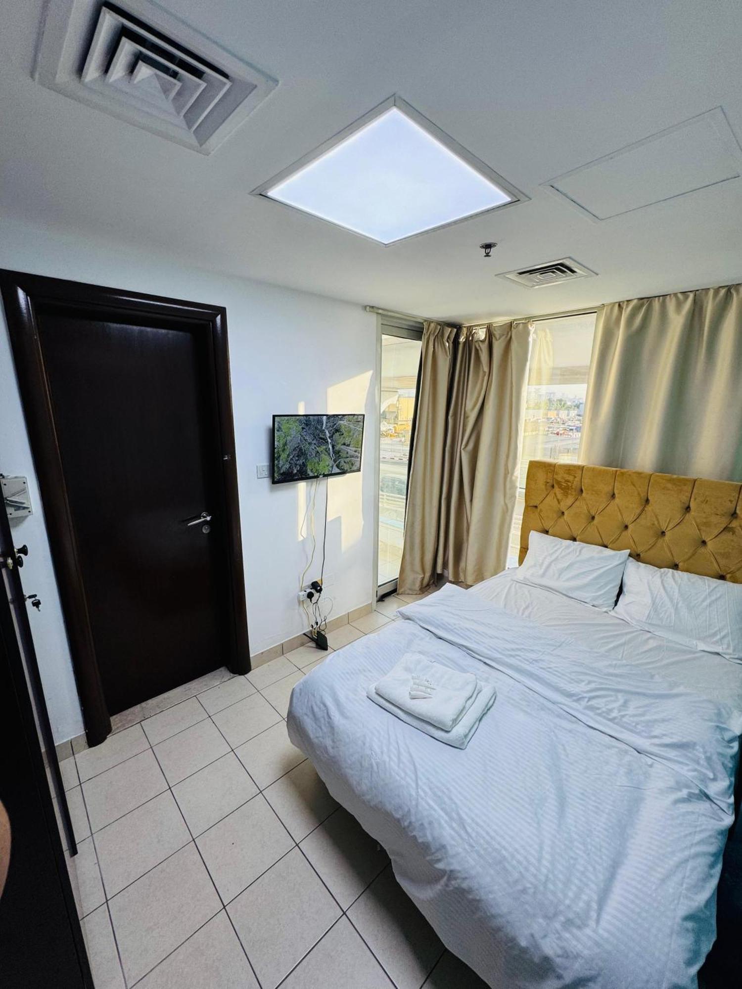 Charming Bath Inside & Balcony Accommodatie bij particulieren Dubai