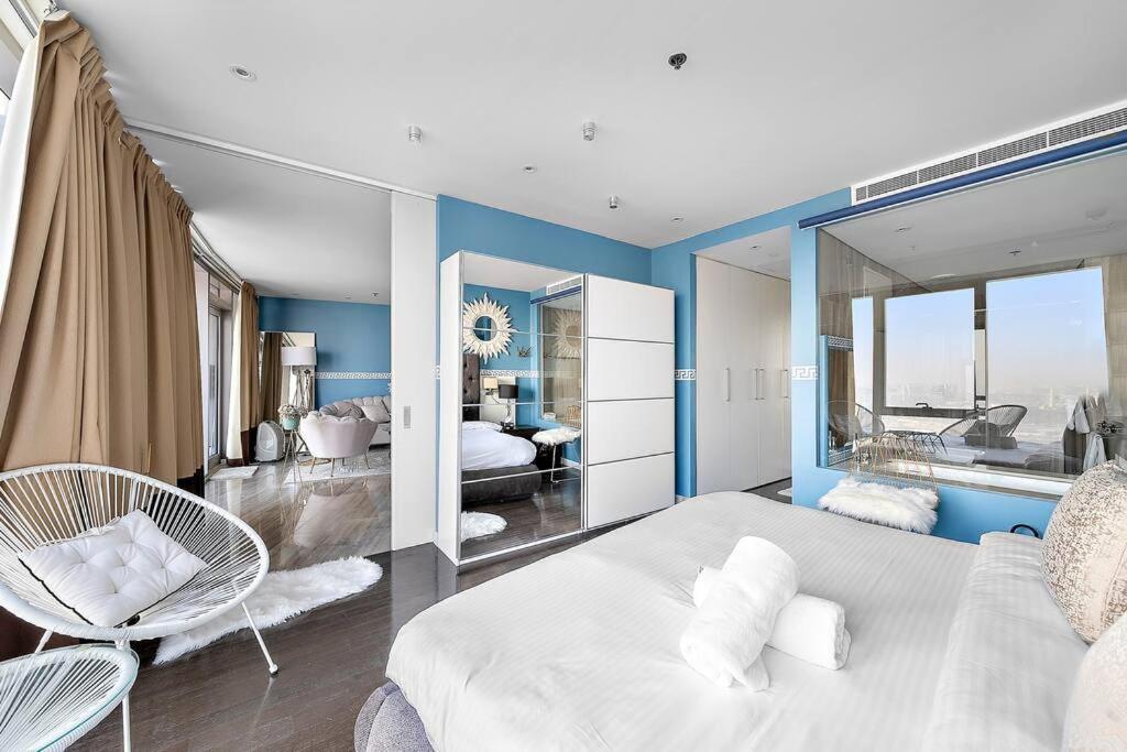 First Class Waterfront Luxury With Pool, Gym & Balcony Views Dubái