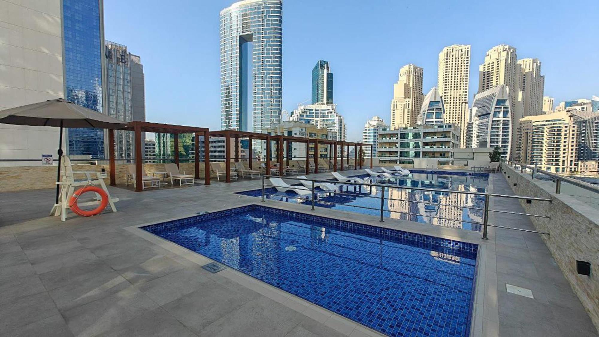 Spacious 2-bedroom With Marina Views In Dec Tower 2 Dubaï
