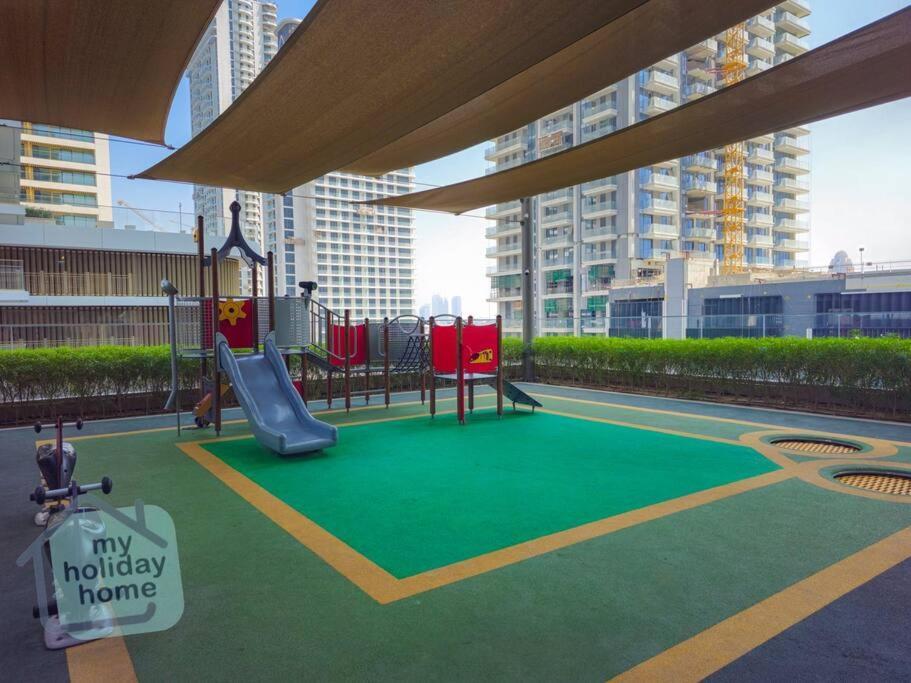 Beautiful 1br In Emaar Beachfront With Private Access Dubaï