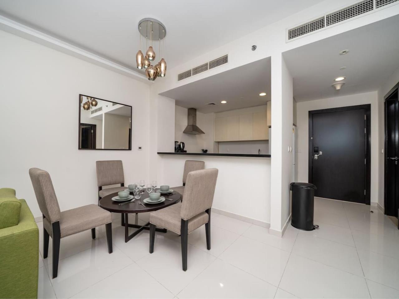 Modern 1-bed Retreat In Celestia, South Apartment *